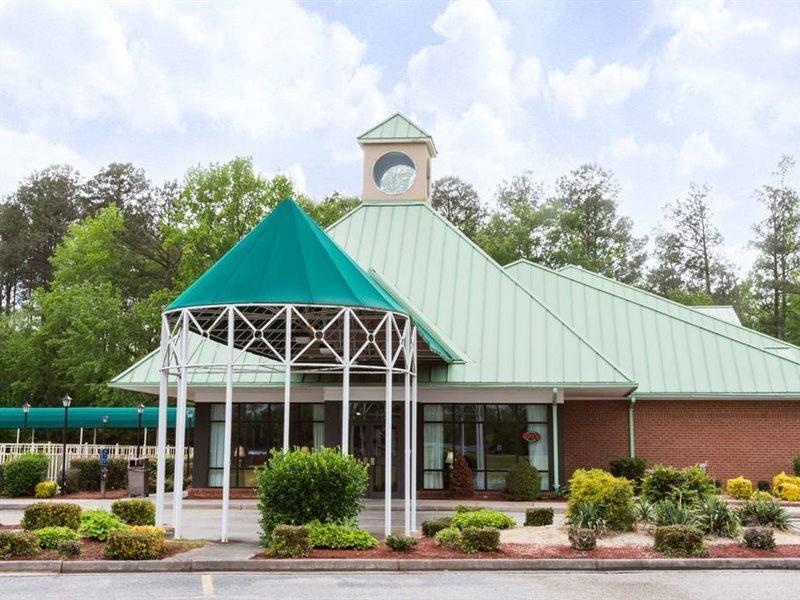 Days Inn By Wyndham Petersburg/South Fort Lee Buitenkant foto