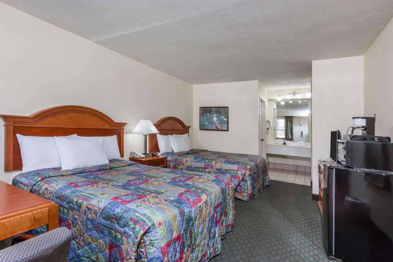 Days Inn By Wyndham Petersburg/South Fort Lee Buitenkant foto