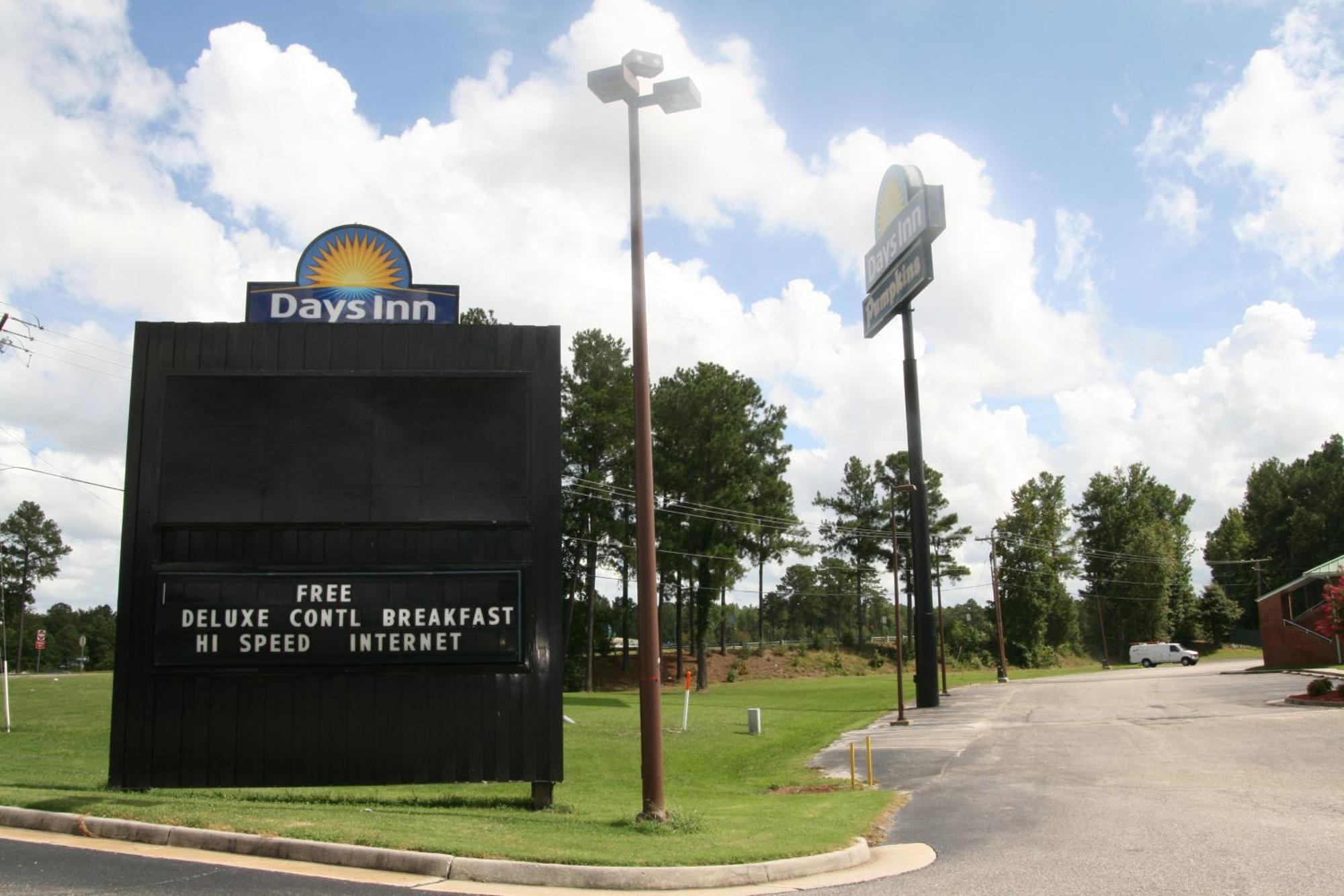Days Inn By Wyndham Petersburg/South Fort Lee Buitenkant foto