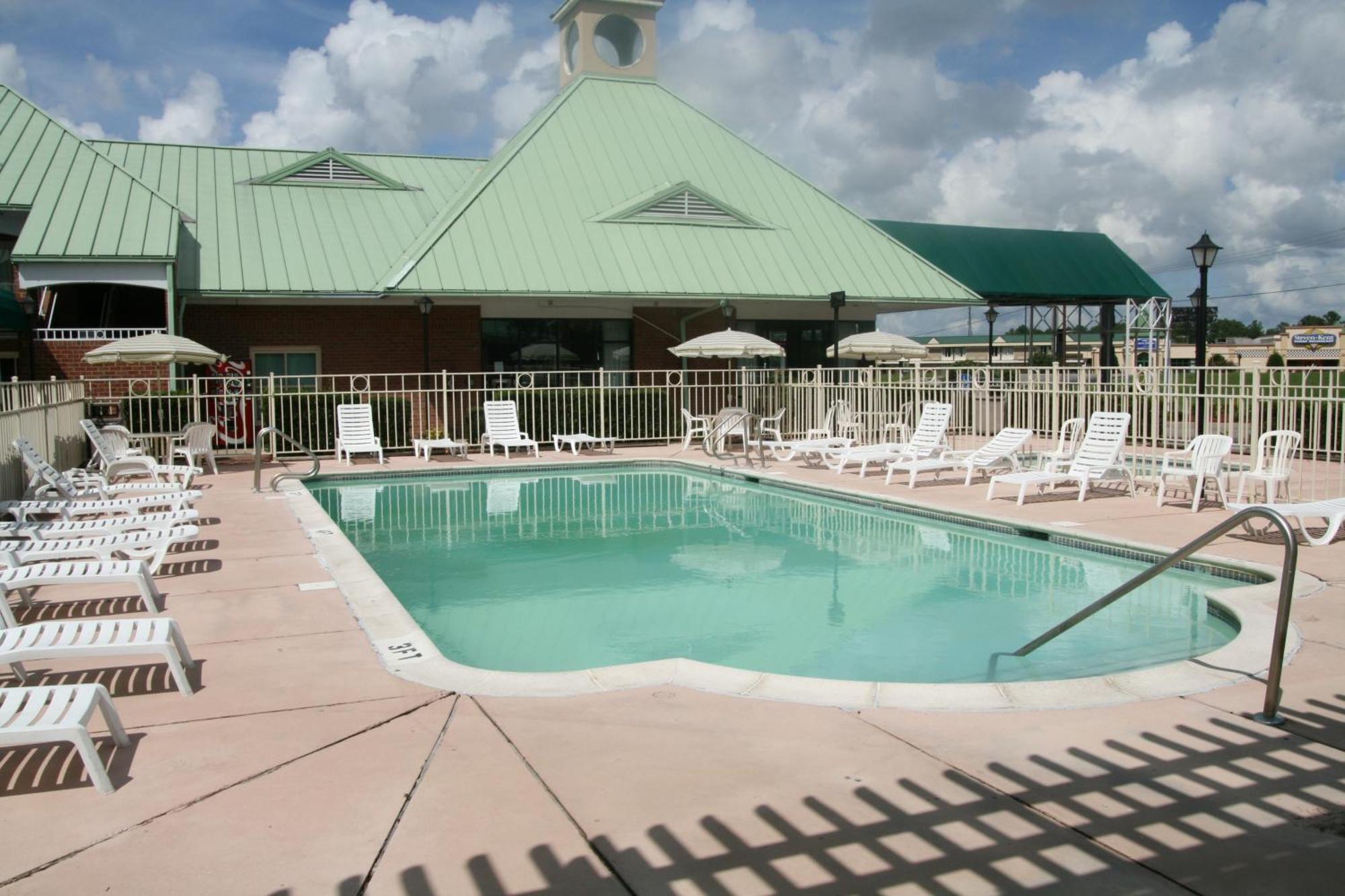 Days Inn By Wyndham Petersburg/South Fort Lee Buitenkant foto