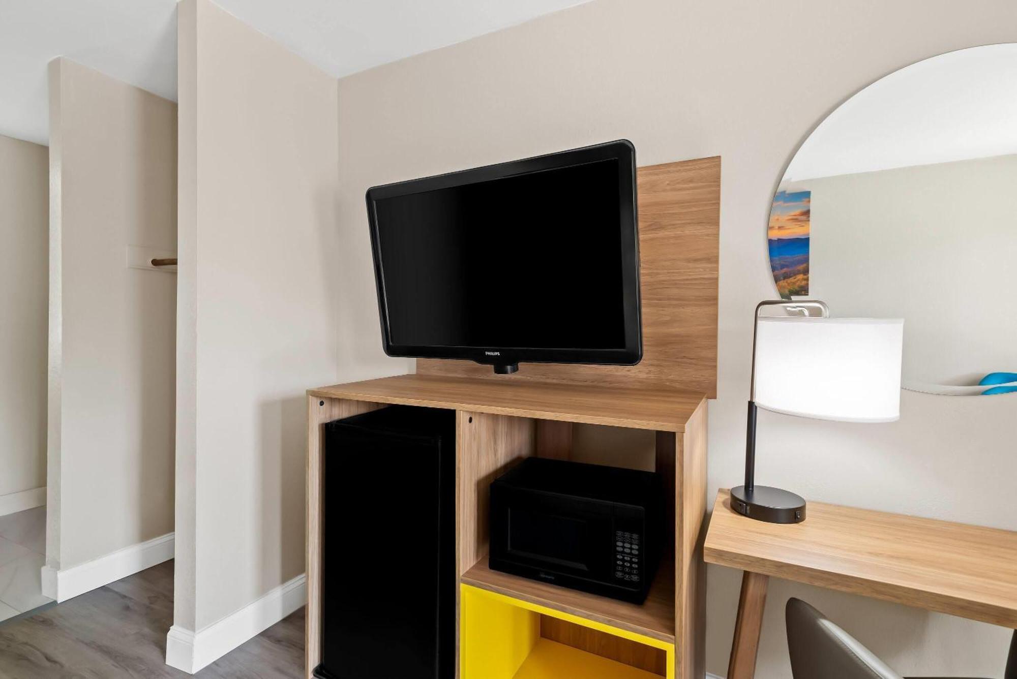 Days Inn By Wyndham Petersburg/South Fort Lee Buitenkant foto