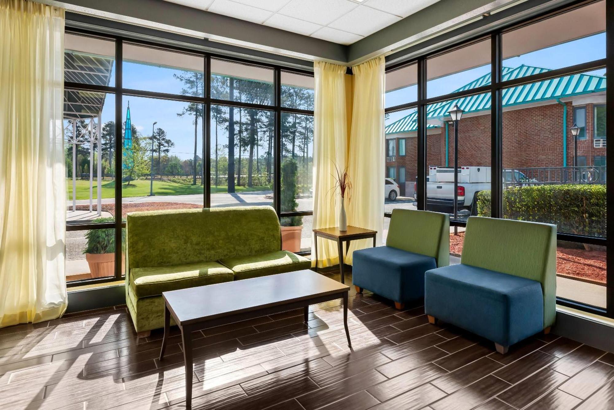 Days Inn By Wyndham Petersburg/South Fort Lee Buitenkant foto